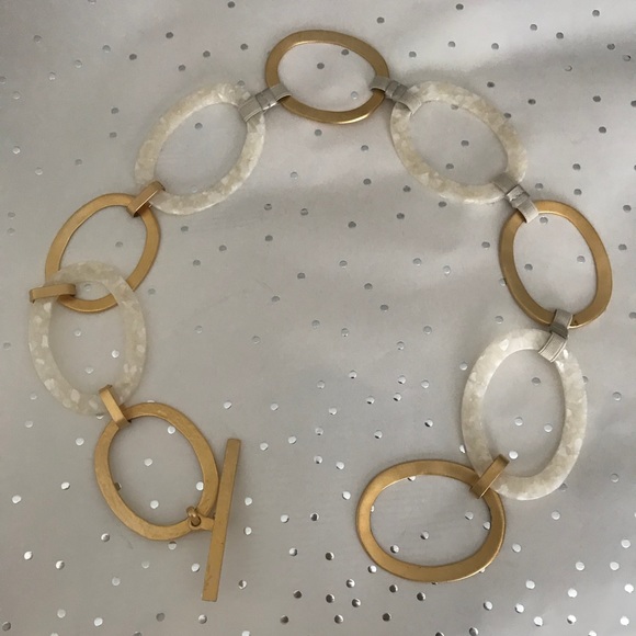 Bloomingdale's Accessories - Faux Shell and Gold Link Belt